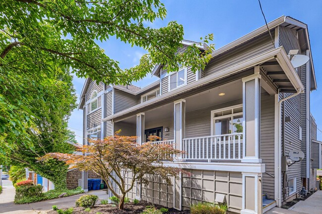 Building Photo - Greenlake - 4 Bedroom