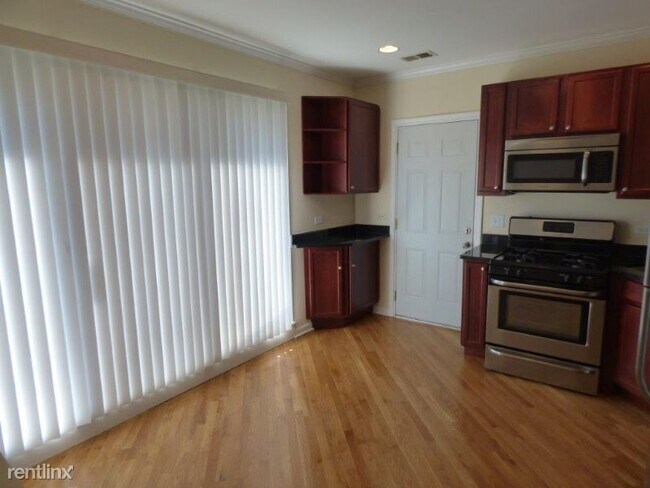 Foto del edificio - 2053 W Summerdale Ave