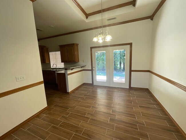 Building Photo - Country living