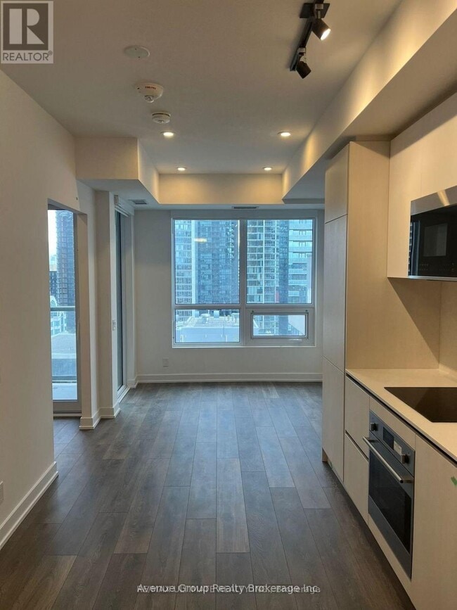 Building Photo - 108 Peter St