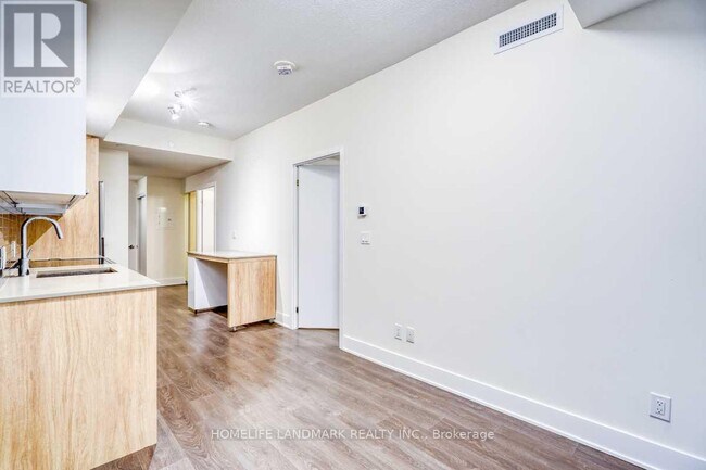 Photo du bâtiment - 188 Fairview Mall Dr