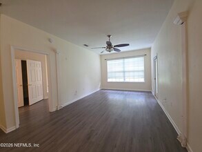 Building Photo - 10550 Baymeadows Rd