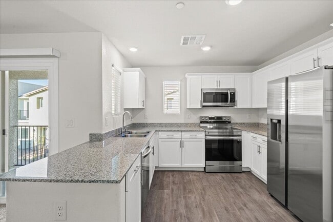 Foto del edificio - New Property: 3 Bedroom Townhouse, Gated C...