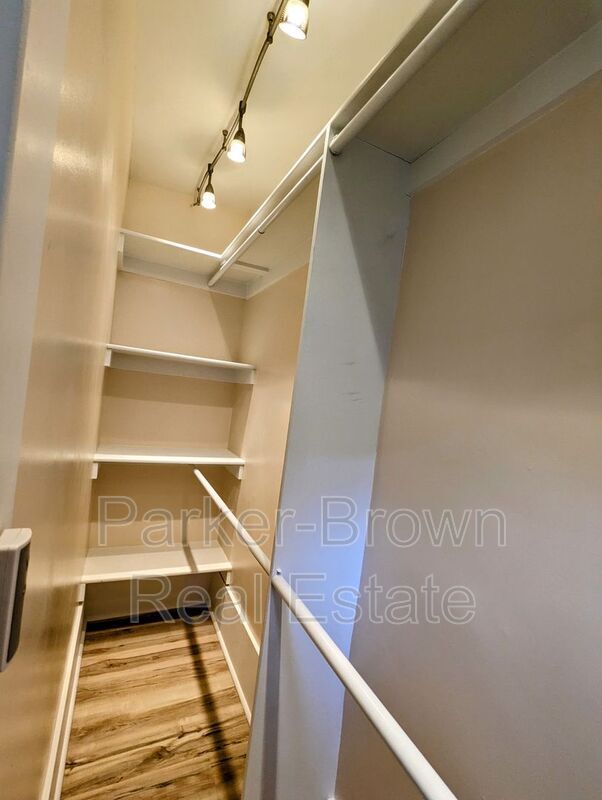 Building Photo - 86 B St E