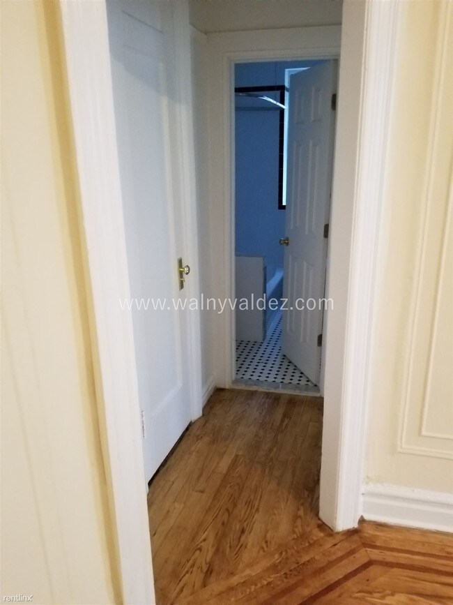 Foto del edificio - 667 E 232nd St