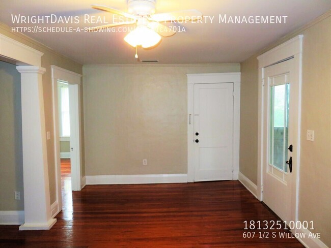 Building Photo - Charming Duplex in Hyde Park!