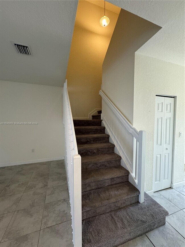 Foto del edificio - 3271 W 100th Terrace