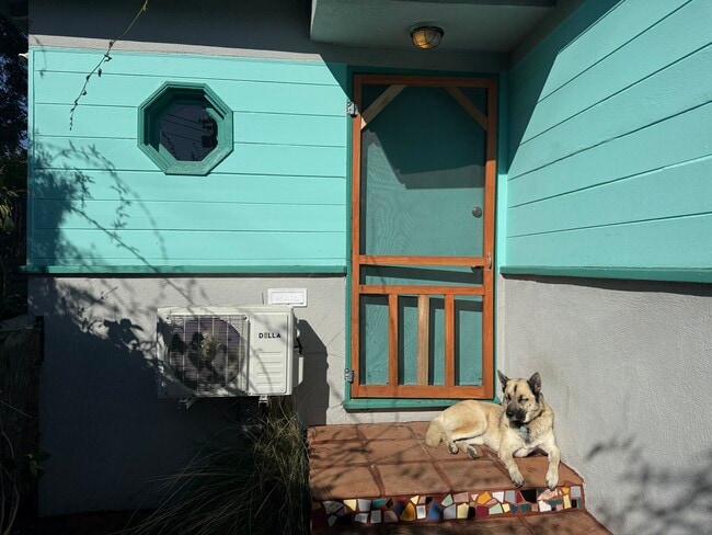 Building Photo - 924 Electric Ave