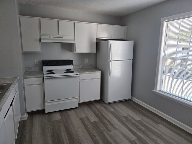 Foto del edificio - 2 Bedroom 1 Bath Upstairs Unit