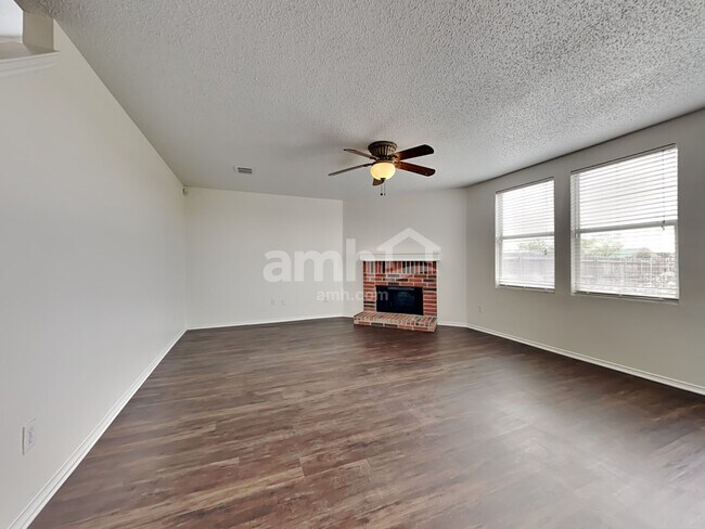 Foto del edificio - 205 Phlox Ln