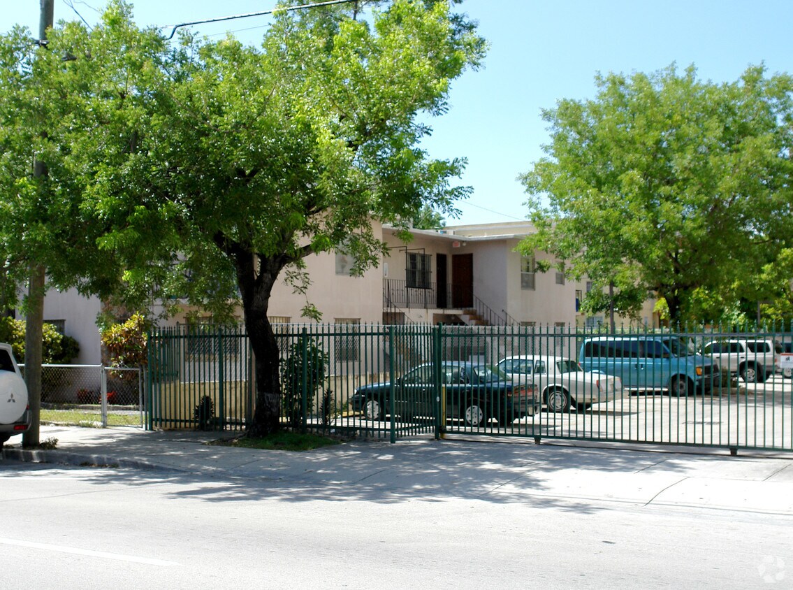 Building Photo - 528 SW 1st St