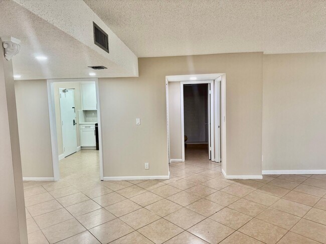 Foto del edificio - 10777 W Sample Rd