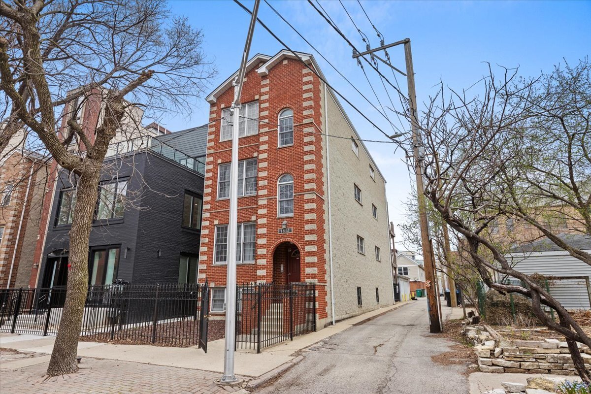 Primary Photo - 1812 W Thomas St