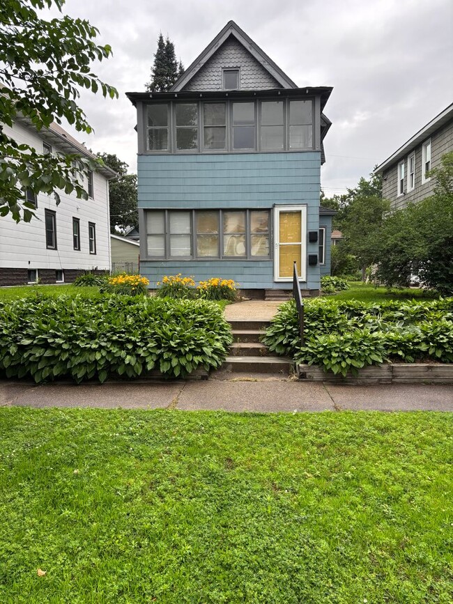 Building Photo - 1675 Van Buren Ave
