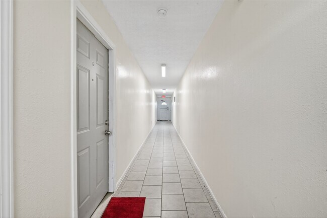 Foto del edificio - 7742 Park Pl Blvd