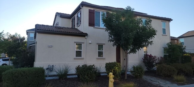 Foto del edificio - Gorgeous 4 bedroom 3 bath in Fiddyment Farm