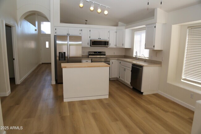 Foto del edificio - 18602 N 2nd Ave