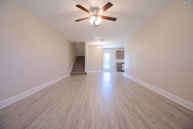 Building Photo - Pet Friendly Three Bedroom!