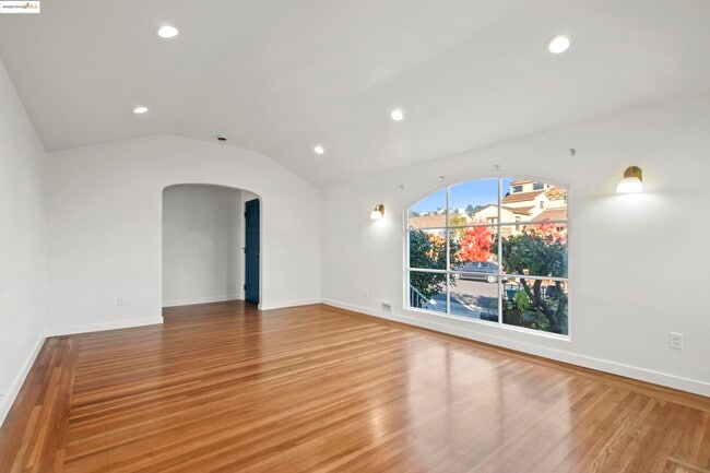 Building Photo - 510 Pomona Ave