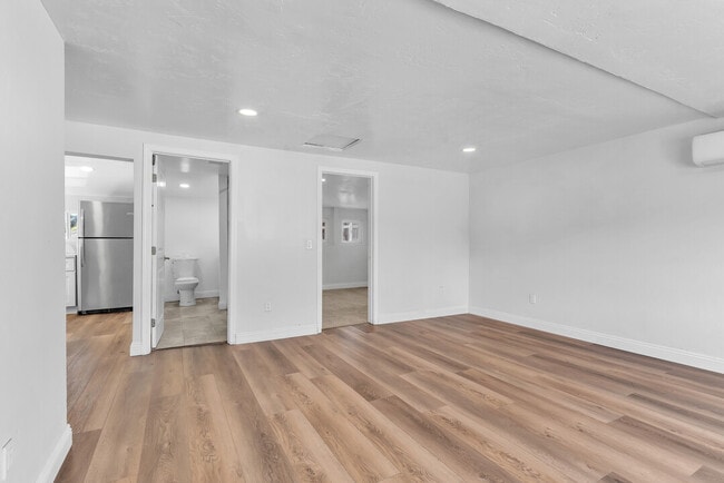 Building Photo - 1224 Willowside Ter