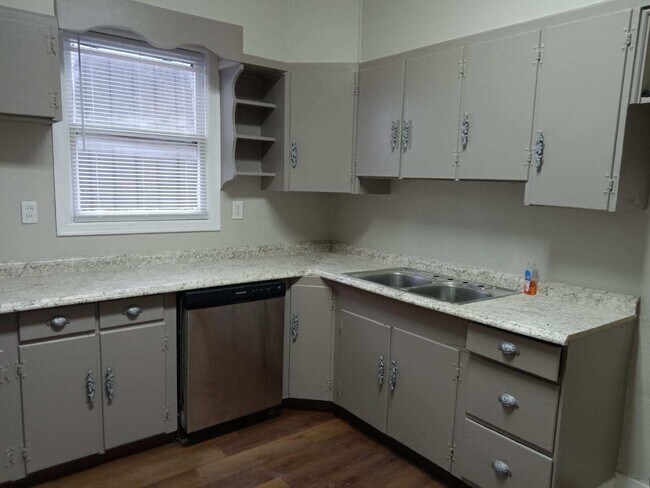 Kitchen - 415 2nd Ave NW