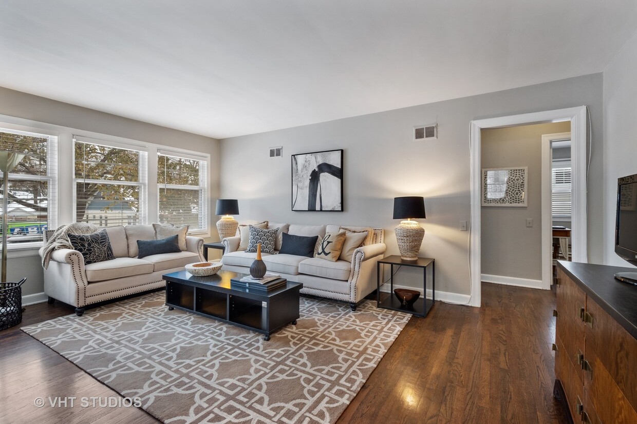 Foto principal - 647 S Cook St