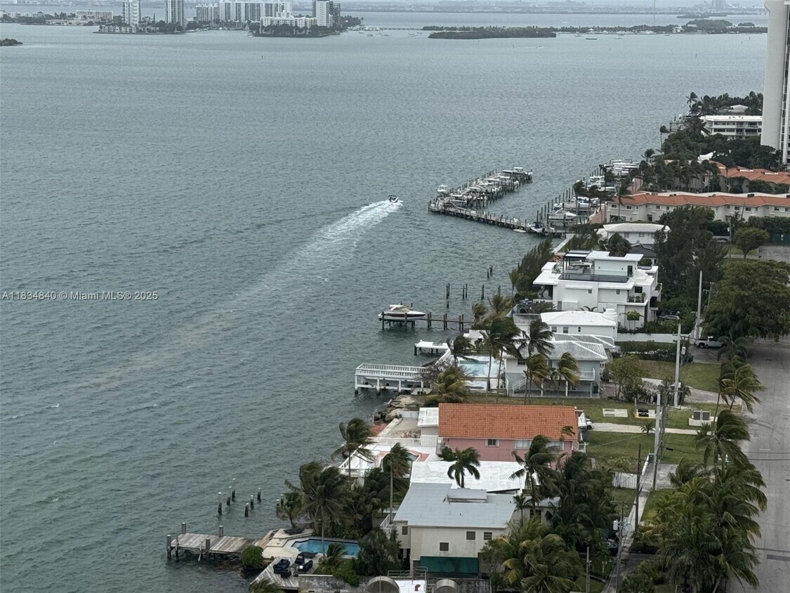 Foto principal - 10911 N Bayshore Dr