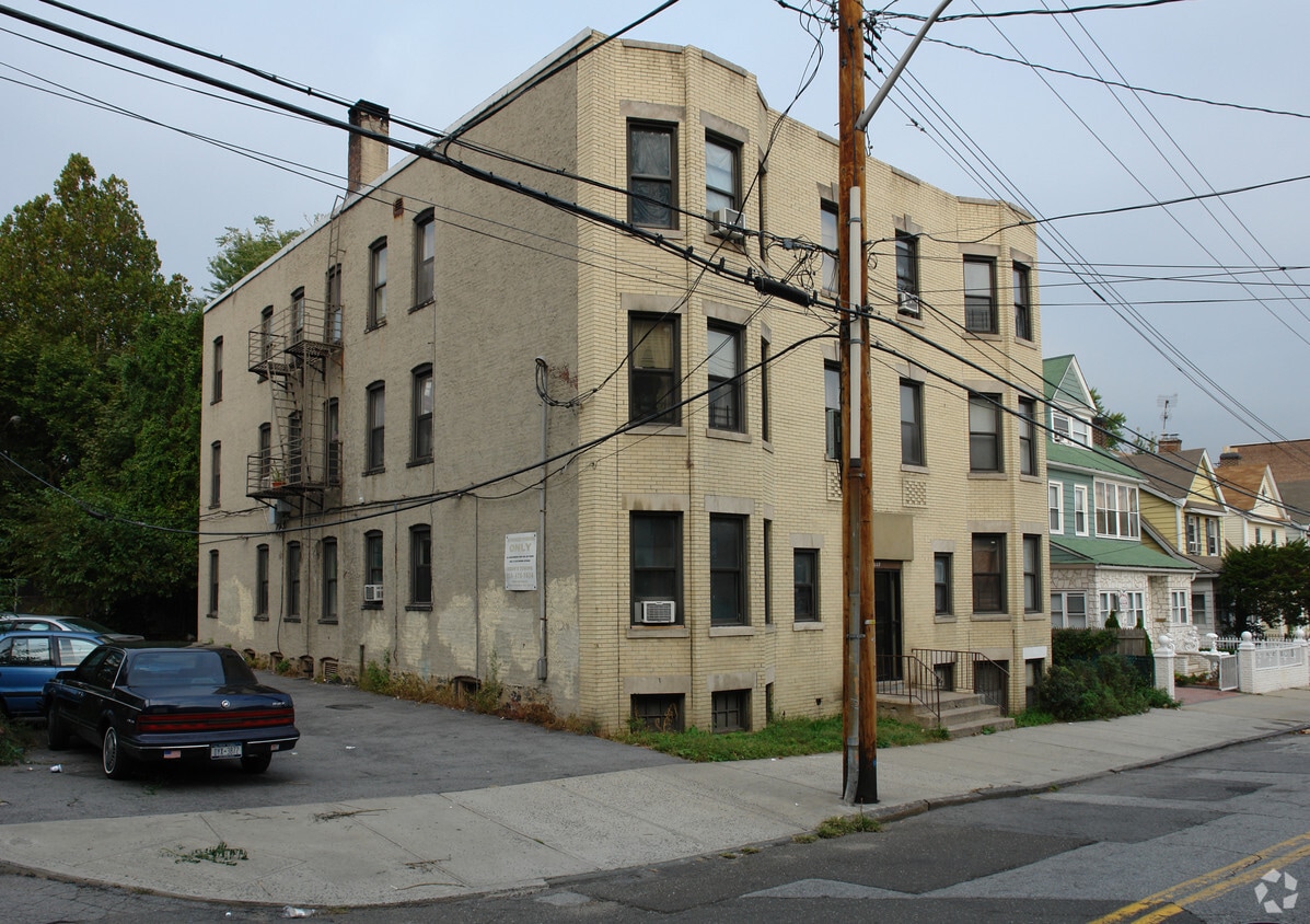 Building Photo - 609 Van Cortlandt Pk Ave