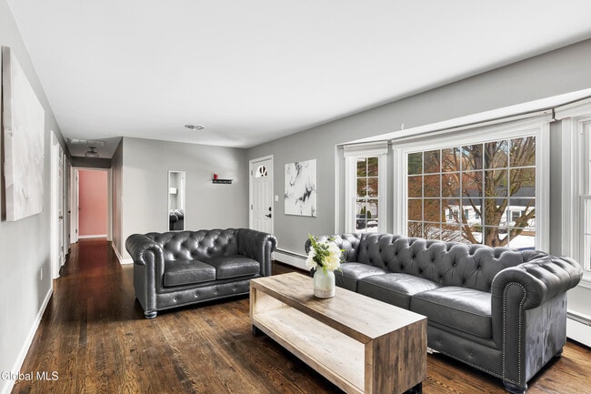 Building Photo - 15 Brookwood Dr