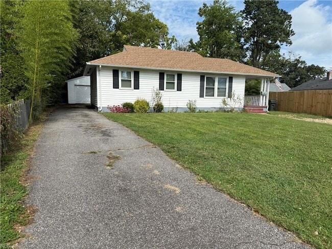 Building Photo - 1744 N Lakeland Dr