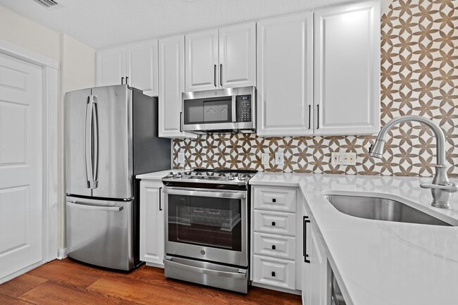 Building Photo - 118 Day Lily Dr