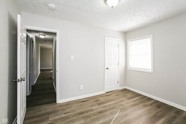 Building Photo - 5524 Marilyn Rd