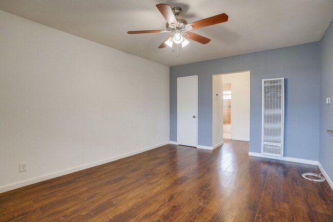 Interior Photo - 6627-6635 Crenshaw Blvd