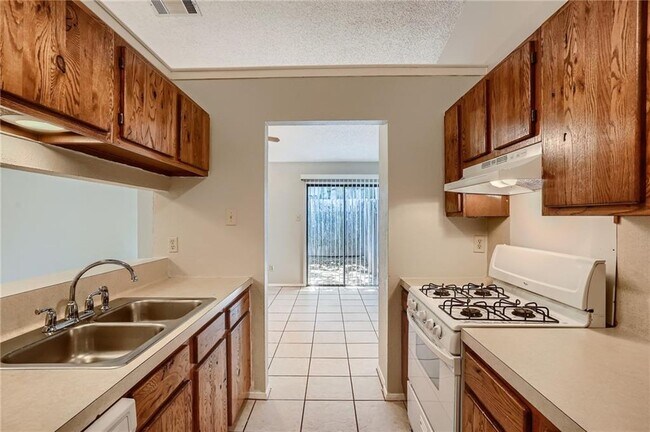 Foto del edificio - 11405 Walnut Ridge Dr