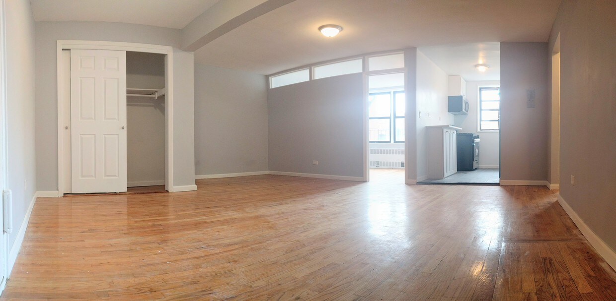 Primary Photo - 222 E 17th St