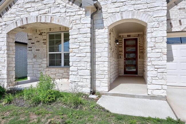 Building Photo - 400 Deerpath St