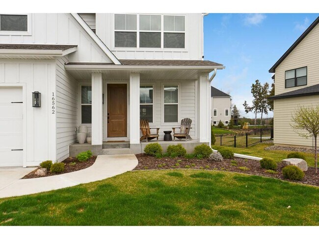 Building Photo - 16562 Beverly Dr