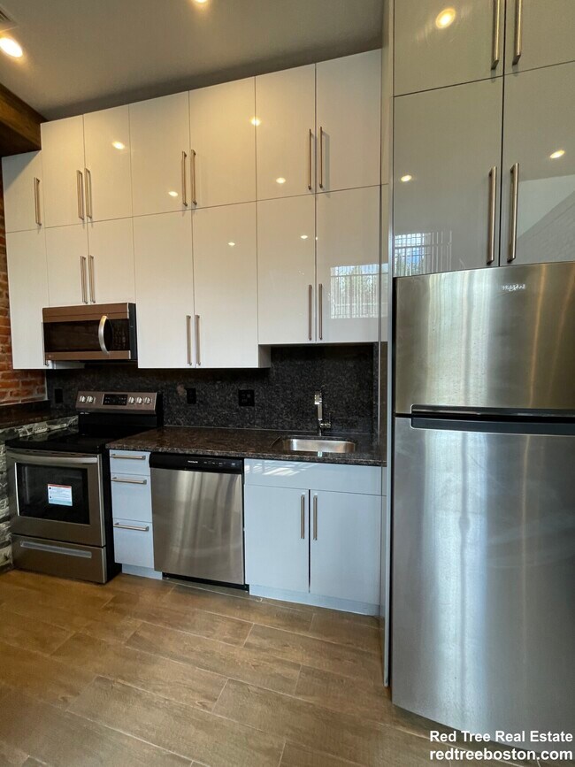 Building Photo - 1028a Commonwealth Ave