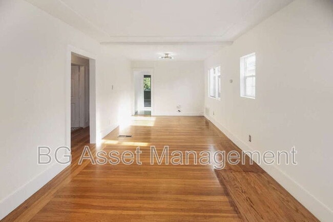 Photo - 5524 Shattuck Ave. House