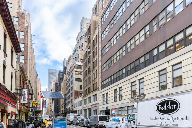 Building Photo - 252 W 30th St