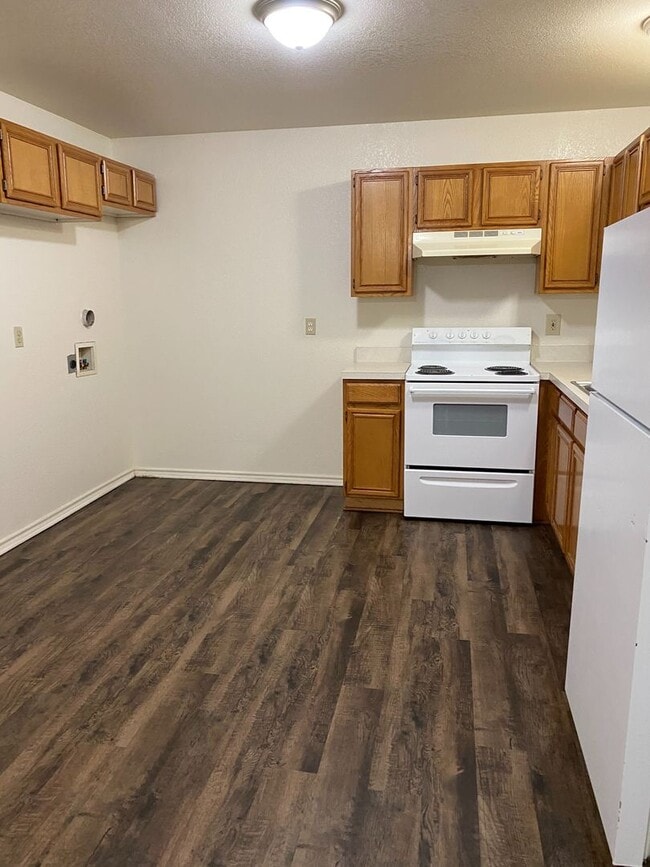 Building Photo - Affordable Elegance: 2 Bedroom Apartment i...