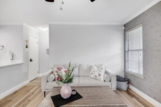 Foto del edificio - 5300 Keller Springs Rd