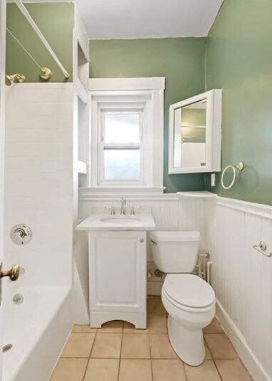 Bathroom - 15 Lynde St