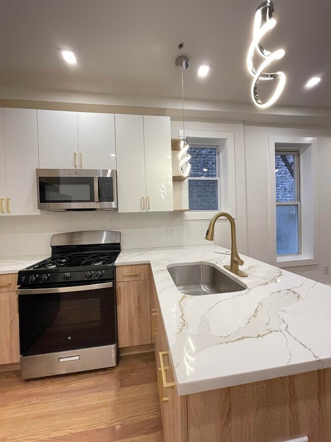 Foto del edificio - 232 Van Horne St