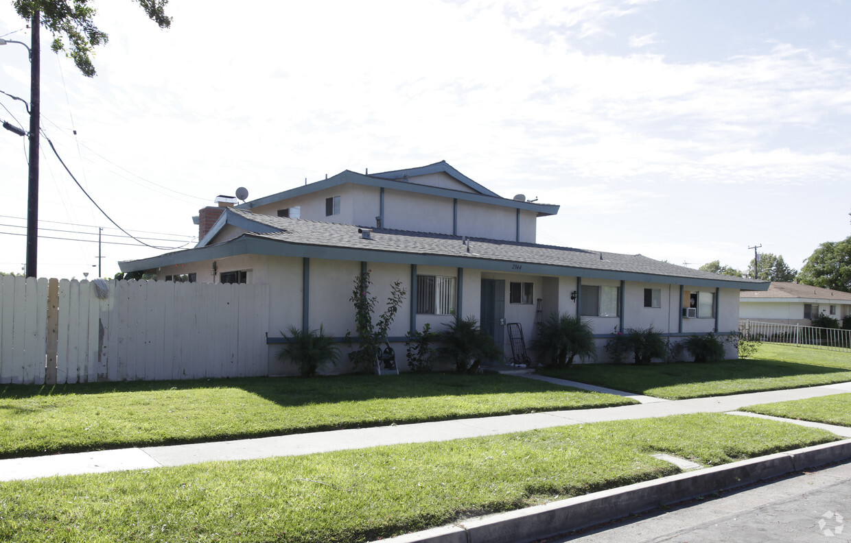 Foto principal - 2942-2944 W Floyd Ave