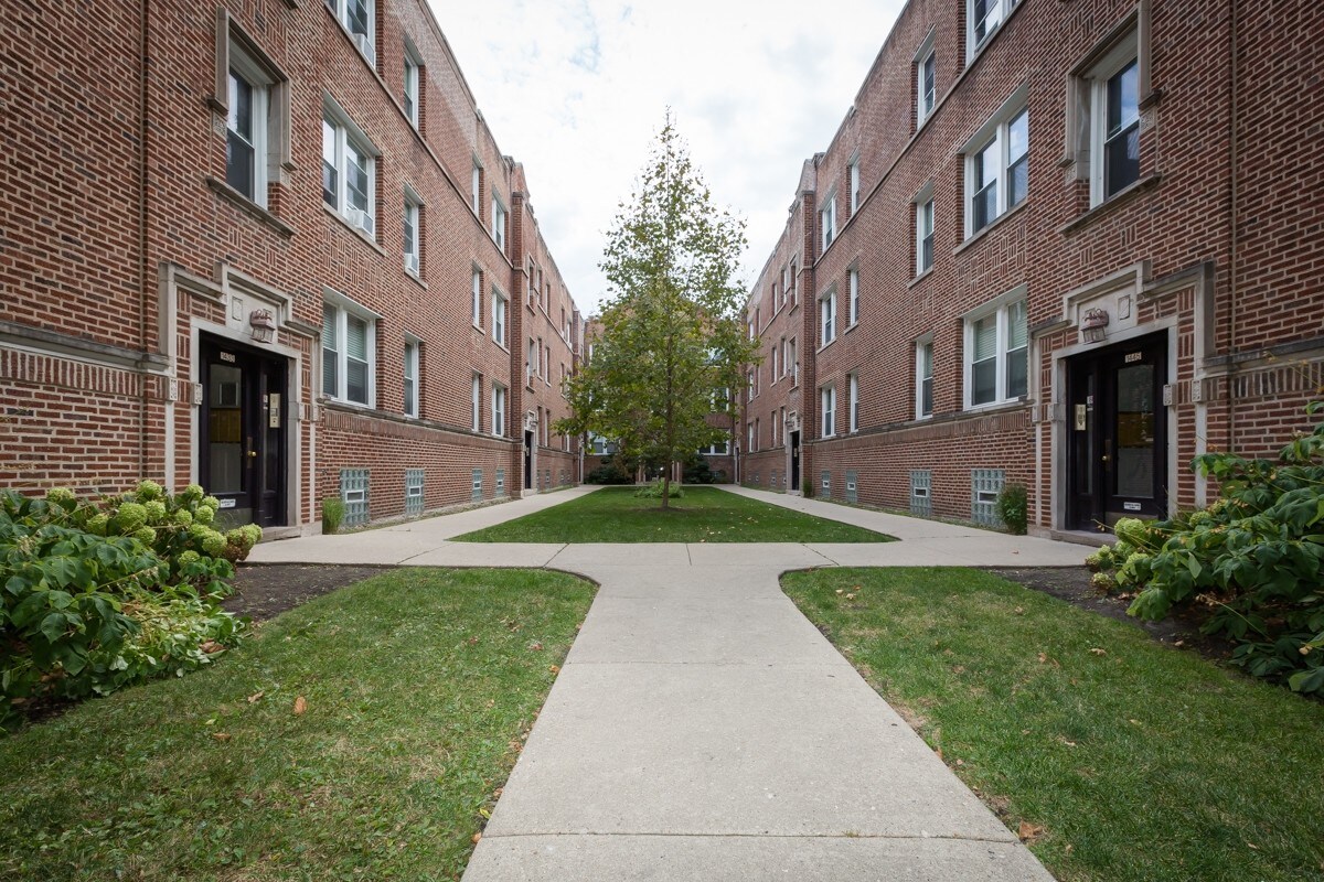 Primary Photo - 1433-45 W Lunt Ave