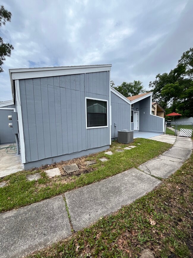 Building Photo - 4719 San Jose Manor Dr W