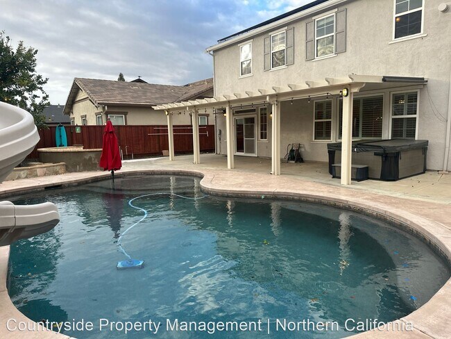 Foto del edificio - 5 br, 3 bath House - 1704 Saint Emillion Ct