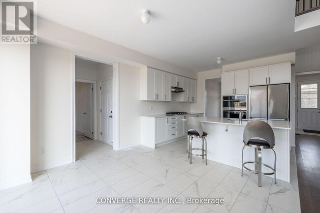 Building Photo - 11 Skyvue Cres