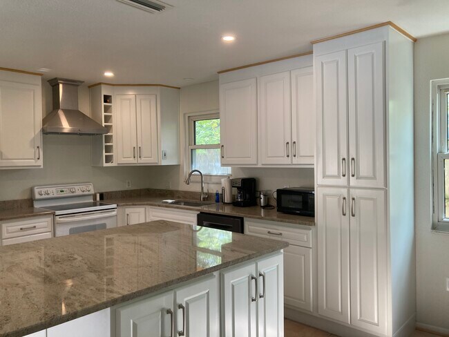 Building Photo - 4049 Tonga Dr
